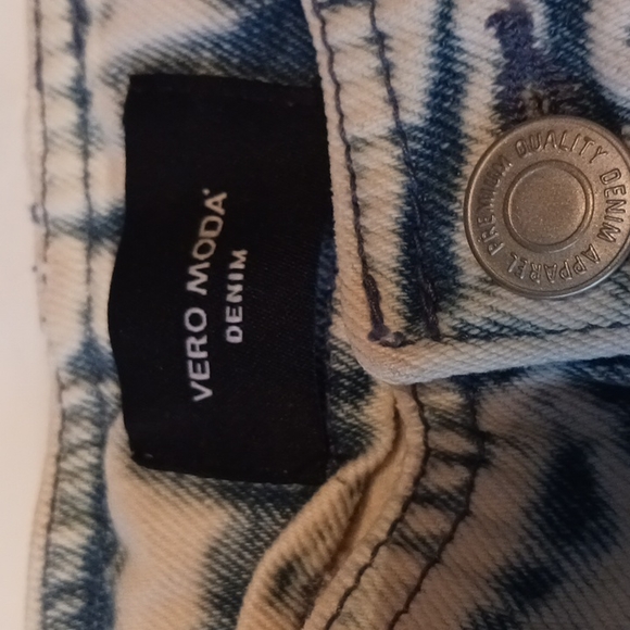 VERO MEDO WHITEWASH DENIM ANKLE JEANS - Picture 6 of 11